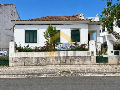 Moradia independente à venda em Santa Maria e Santo André