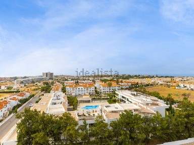 Apartamento T3 à venda na Praça do Poder Local
