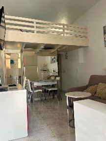 Apartamento T0 à venda na Rua do Leste, 2