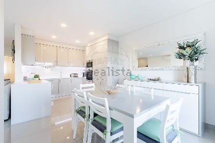 Apartamento T2 à venda na Rua Jaime Palhinha
