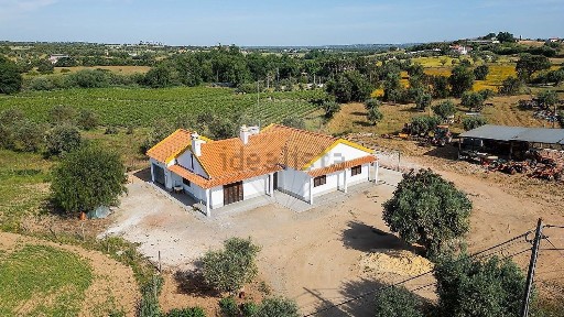 Quinta à venda em Nossa Senhora do Bispo