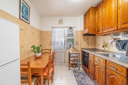 Apartamento T2 à venda na Rua Infante Dom Henrique