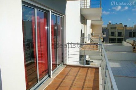 Apartamento T1 à venda na Rua Gil Leonel