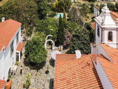 Moradia independente à venda na Rua Dom António de Melo de Castro