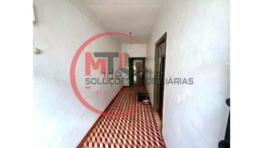 Veiros, Rua Capitão Mouzinho de Albuquerque, 38