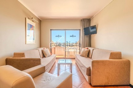 Apartamento T1 à venda na Rua do Município