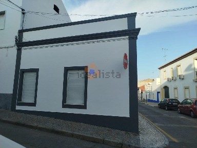Moradia geminada à venda na Rua João de Deus, 13