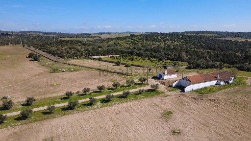 Herdade à venda em Corval