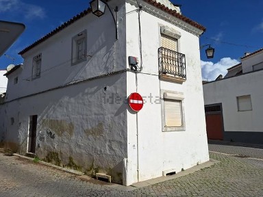Moradia geminada à venda na Rua dos Combatentes da Grande Guerra, 52