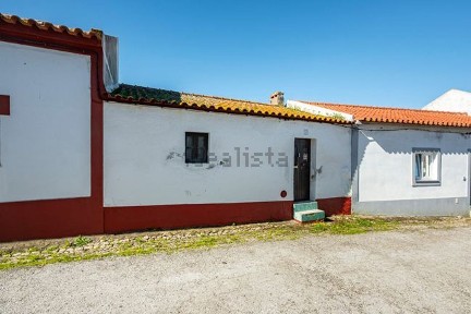 Moradia geminada à venda em Viana do Alentejo