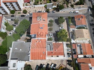 Apartamento T4 à venda na Rua Francisco de Sá Carneiro