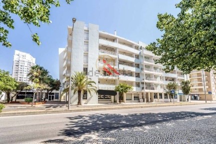 Apartamento T1 à venda na Avenida dos Oceanos