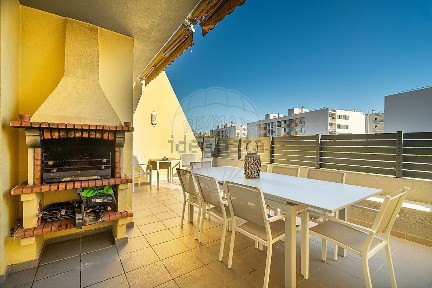 Apartamento T3 à venda na Rua Joaquim Francisco Rijo Cardeira da Silva