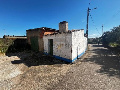 Moradia independente à venda em Santiago Maior