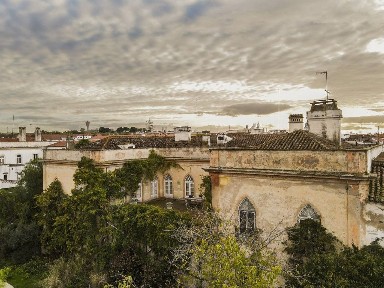 Palácio à venda na Rua Dona Dores Leal