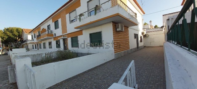 Bencatel, Rua General Humberto Delgado, 72
