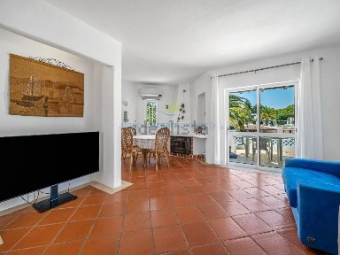 Apartamento T1 à venda na Rua da Igreja nr