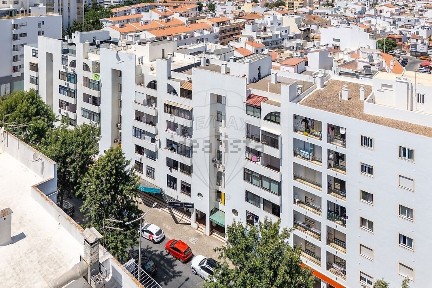 Apartamento T1 à venda na Avenida Doutor Carlos Mota Pinto