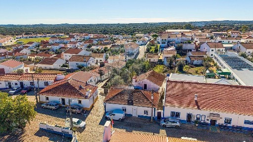 Moradia independente à venda no Largo de Nossa Senhora do Rosário