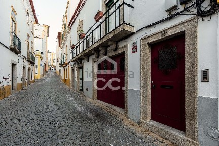 Moradia independente à venda na Rua de Bernardo de Matos, 13 C