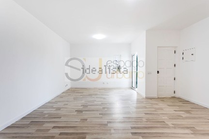Apartamento T3 à venda em Urb.ª F. Serrão