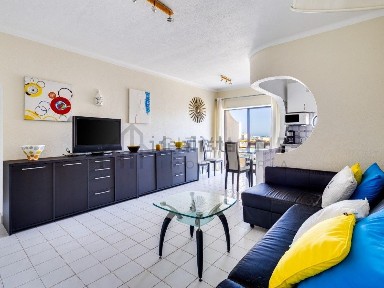 Apartamento T1 à venda na Rua Vitorino Nemésio