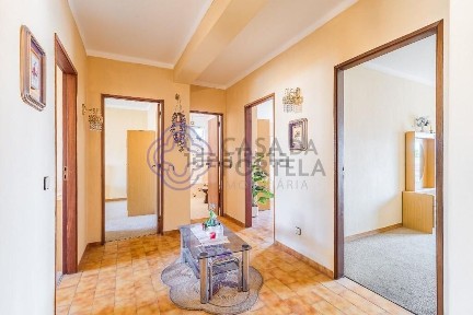 Apartamento T3 à venda na Rua Dom Carlos I, 102