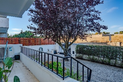 Moradia geminada à venda em Av. Condes de Vilalva