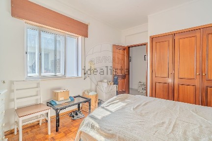Apartamento T3 à venda na Rua Gil Eanes