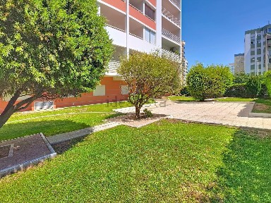 Apartamento T3 à venda na Rua João Simões Tavares, 8