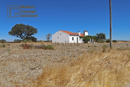 Quinta à venda em Santo António (Capelins)