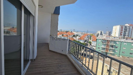 Apartamento T3 à venda na Rua de São Tomé e Príncipe, 30