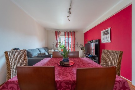 Apartamento T2 à venda na Rua Almirante Reis, 156