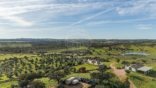 Quinta à venda em Santiago Maior
