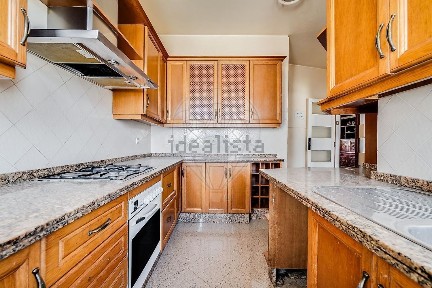 Apartamento T4 à venda na Rua Serpa Pinto