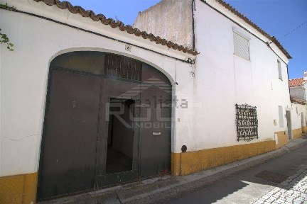 Moradia independente à venda na Travessa da Mesquita, 6