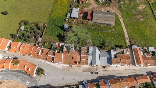 Moradia independente à venda no Largo de Na Sra dos Remédios