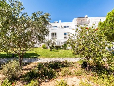 Apartamento T2 à venda no Centro de Olhos de Água
