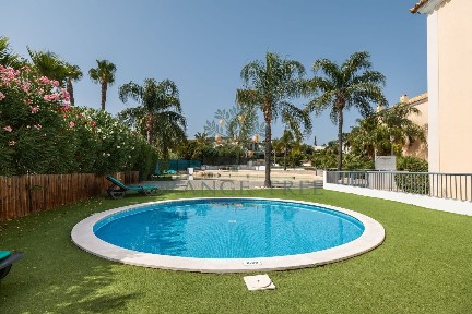 Apartamento T3 à venda em Santa Bárbara de Nexe