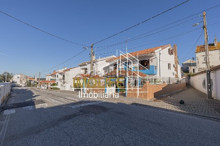 Casa ou moradia à venda na Rua Catarina Eufémia s/n
