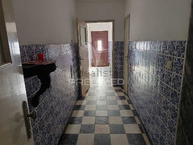 Moradia em banda à venda na Rua António Matos Costa, 32