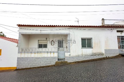 Casa ou moradia à venda na Rua Médico de Sousa s/n