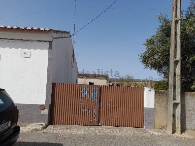 Moradia em banda à venda na Rua Nova
