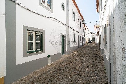 Moradia independente à venda em Évora