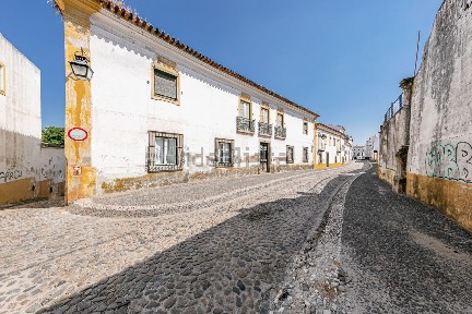Moradia independente à venda em Évora