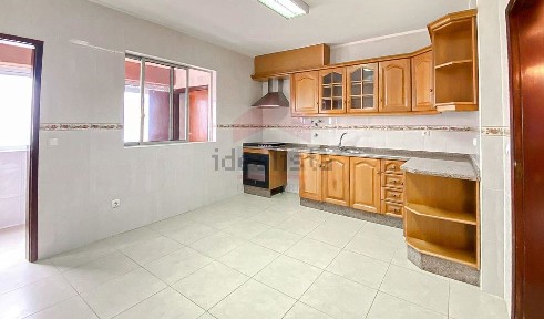 Apartamento T3 à venda na Rua de Oeiras T2