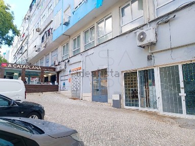 Arrendamento de espaço comercial na Avenida Dom Manuel i, 45