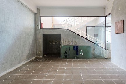 Arrendamento de espaço comercial na Rua Ary dos Santos, 12