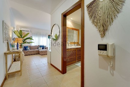 Apartamento T0 à venda na Estrada dos Salgados