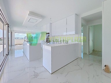Apartamento T3 à venda na Rua Padre Vitorino